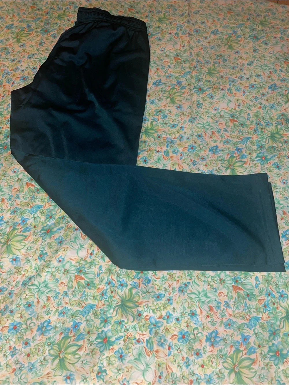 Green & black adidas track suit (M)(nwt)